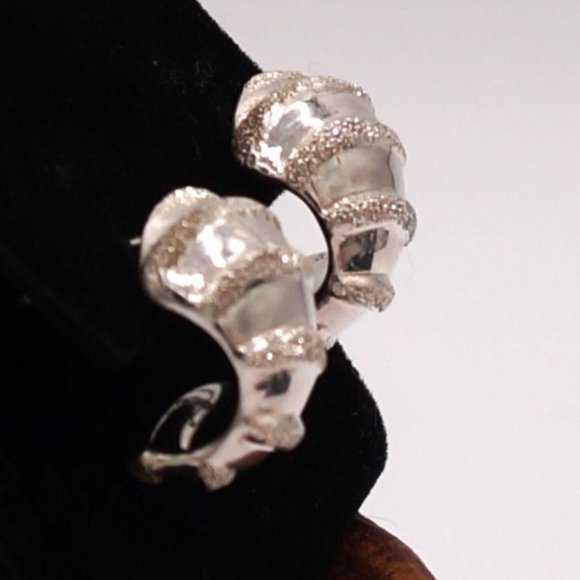 Vintage Wide Half Hoop Textured Swirly Ribbed Hollow Dome Silver Stud Earrings - Picture 3 of 7